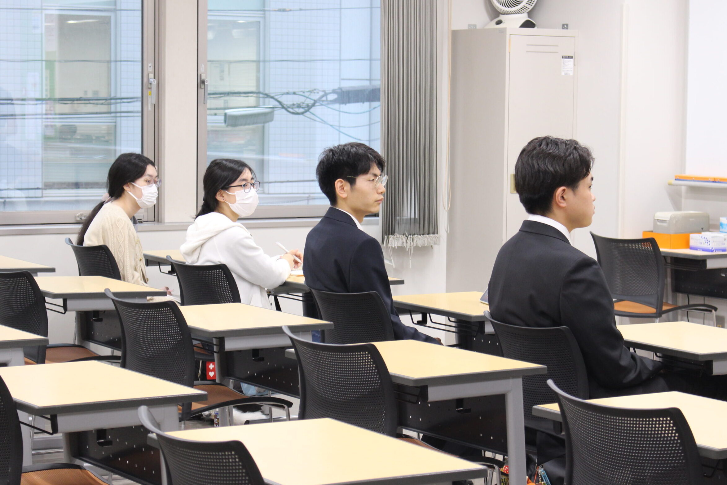 説明会を通してサイバー捜査官への理解を深める学生の様子