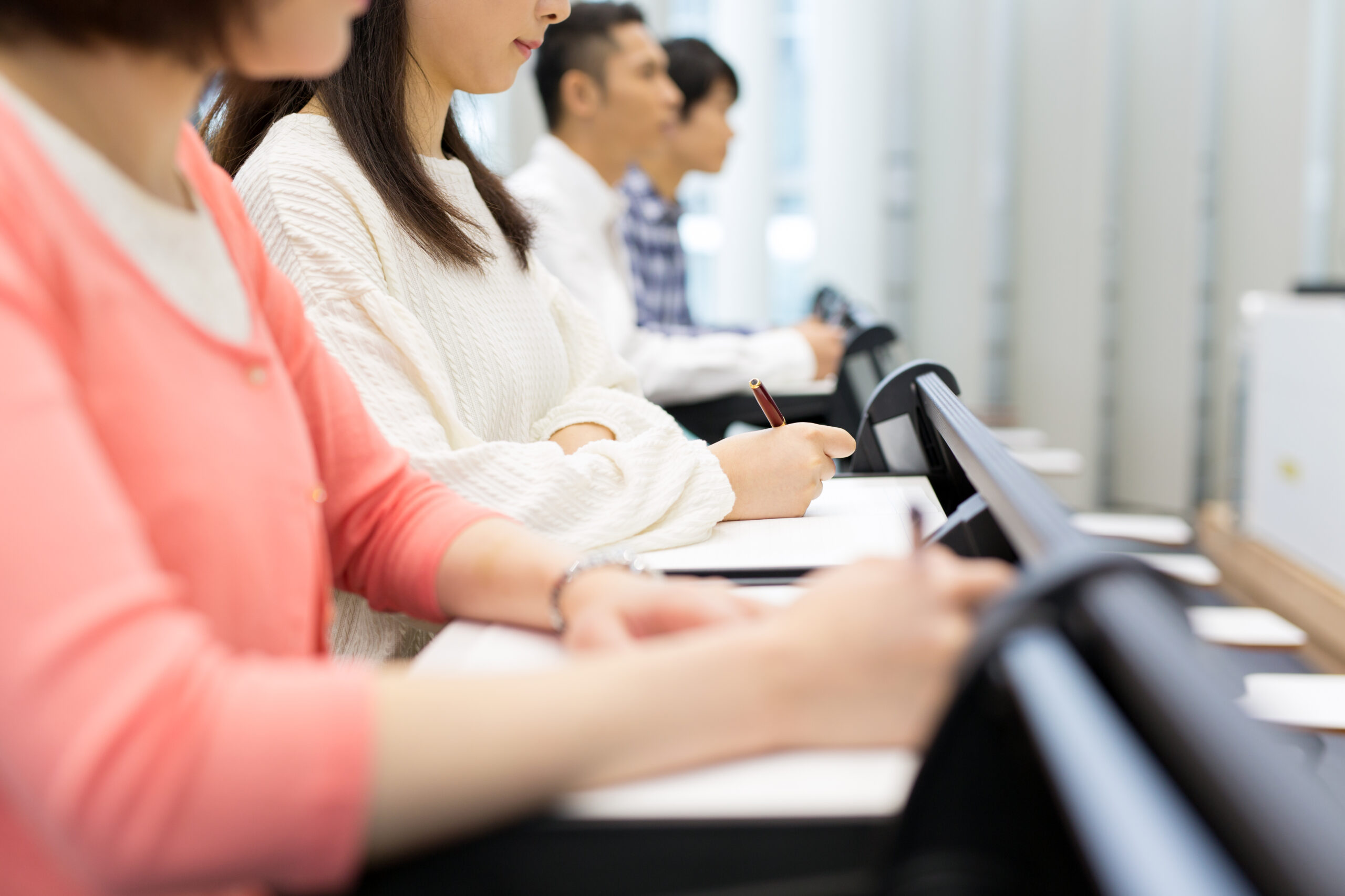 社労士資格の受験をしている人たち